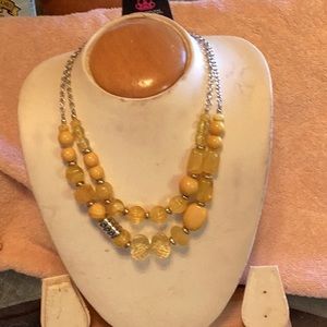 Women necklace and matching earrings from paparazzi